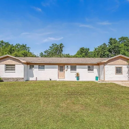 Villa 1133 Redwood Lane